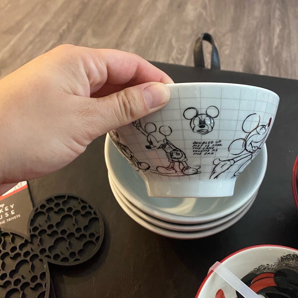 Mickey Mouse and Minnie Mouse kitchen items - Picture 4 of 16